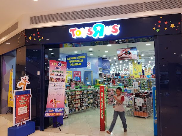 toysrus aman central