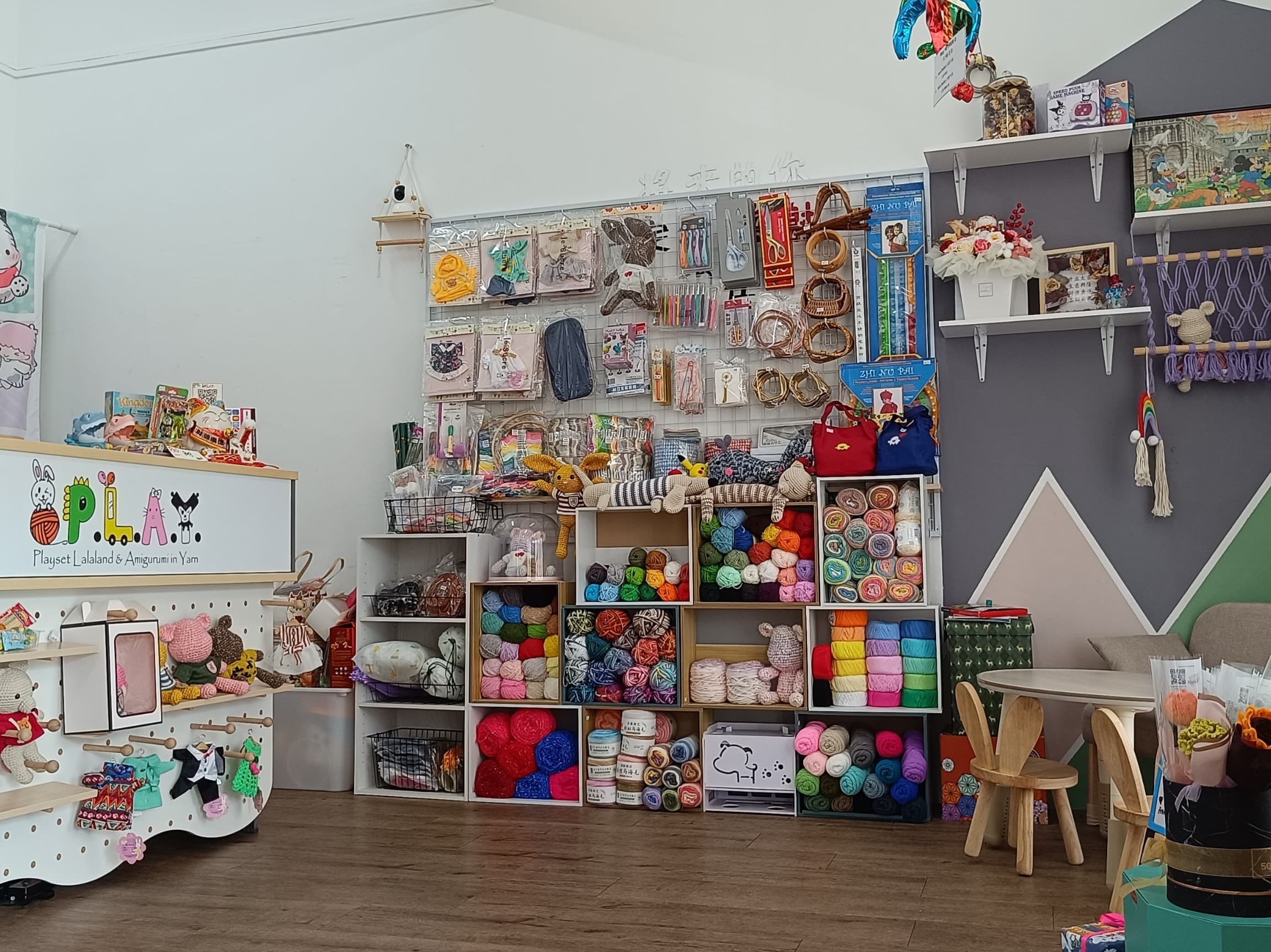 p l a y toy gift anggun rawang